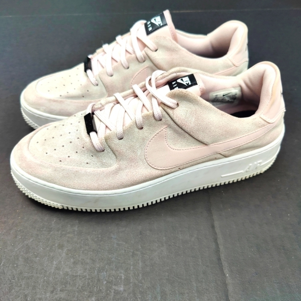 Nike Women's Athletic Shoes in Light Pink and White